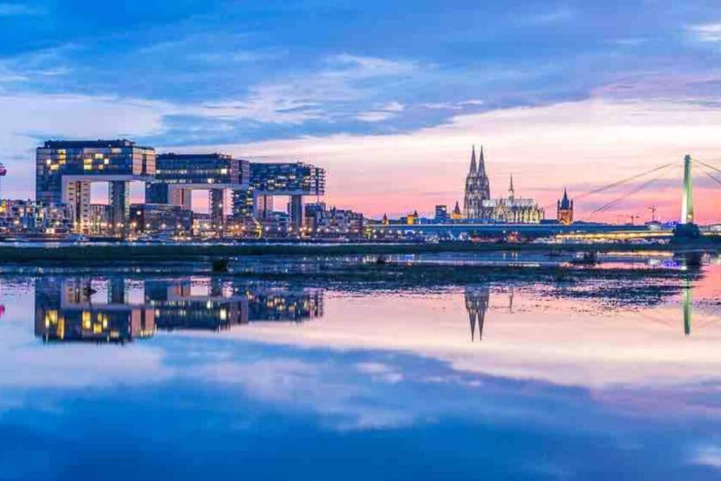 2 Zimmer Apartment Mit Blick Auf Den Koelner Dom Appartement *