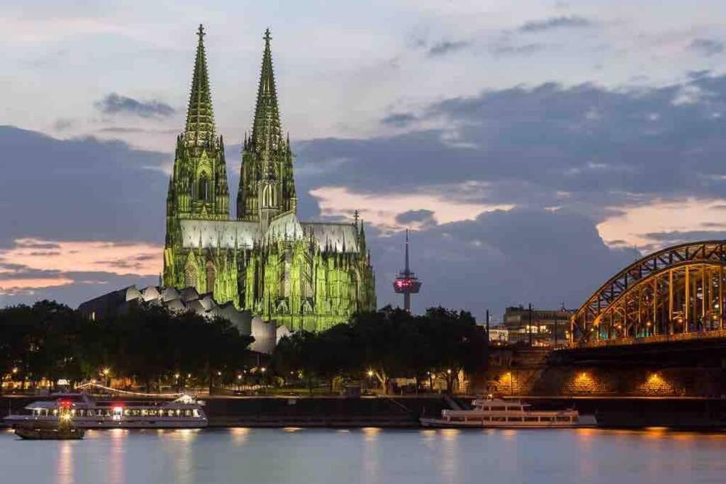 Appartement 2 Zimmer Apartment Mit Blick Auf Den Koelner Dom *