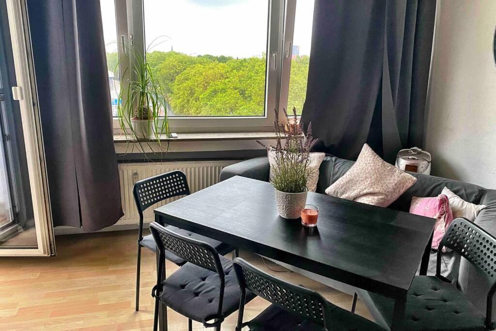 2 Zimmer Apartment Mit Blick Auf Den Koelner Dom * Keulen