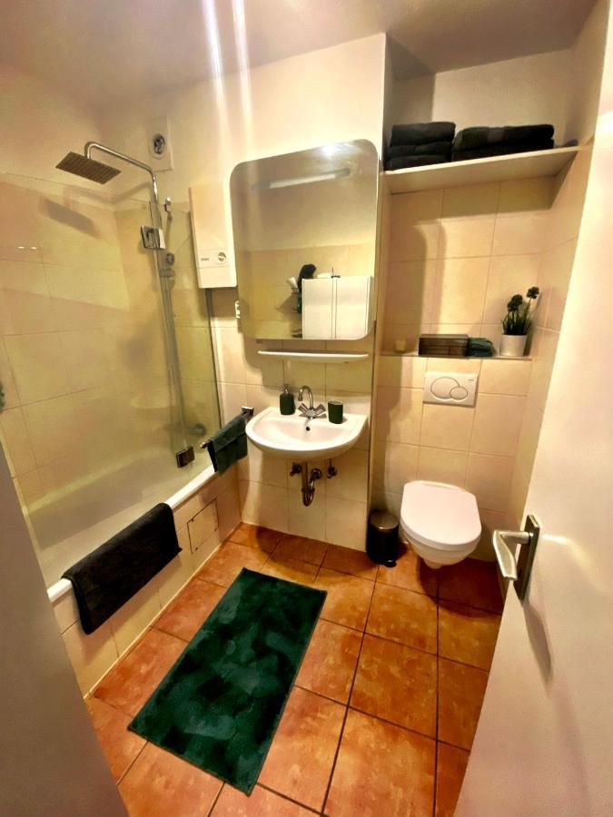 2 Zimmer Apartment Mit Blick Auf Den Koelner Dom Appartement *